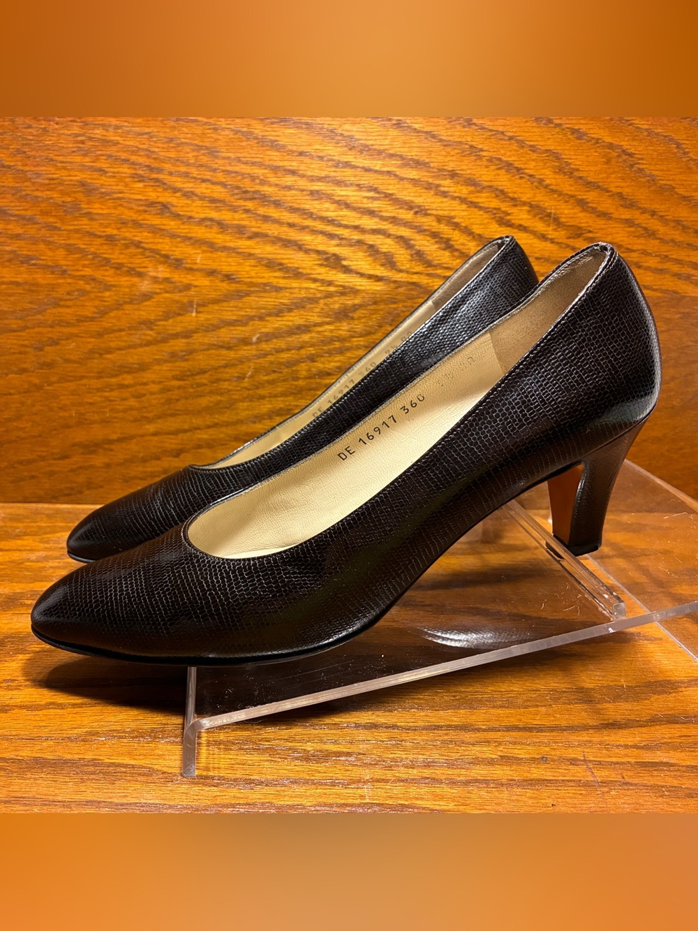 VTG Salvatore Ferragamo Lizard Embossed Black Leather Pumps 90s Italian 9.5AA